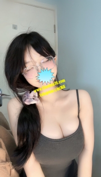 雙北 巨乳騷妹價位：6000  小雅 160/52/E+奶 主動幫舔幫吹